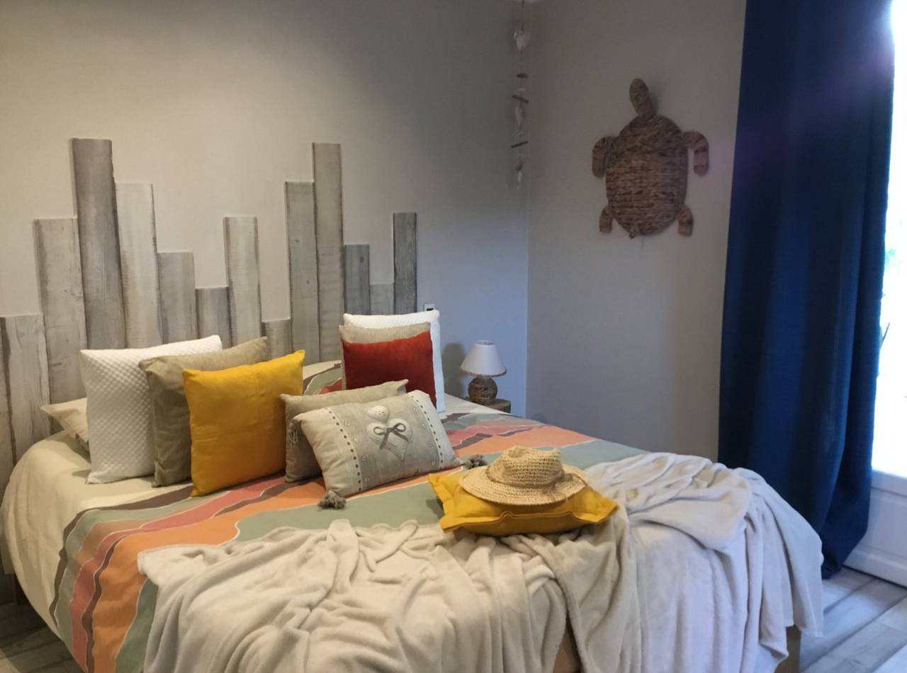 Entre les Pins et les Oliviers. Spa sauna hammam piscine - Chambre in Bormes-les-Mimosas, Région de Toulon