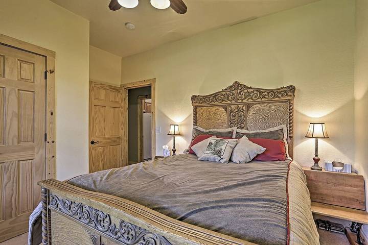 Vacation rental for 100 people, with hot tub and yard in Custer State Park