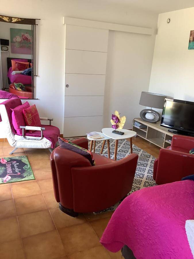 Appartement entier, Apartment with Garden View in Eccica-Suarella, Région d'Ajaccio
