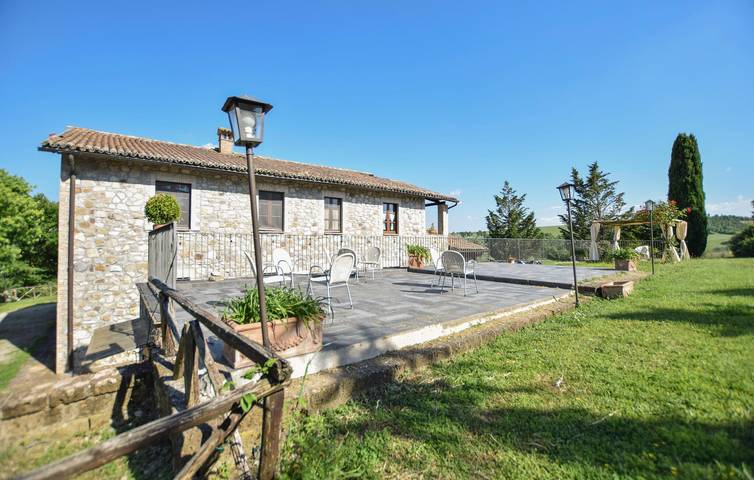 Encantador apartamento de un dormitorio con piscina y jardín, a 2 km del río in Fabro, Provincia de Terni