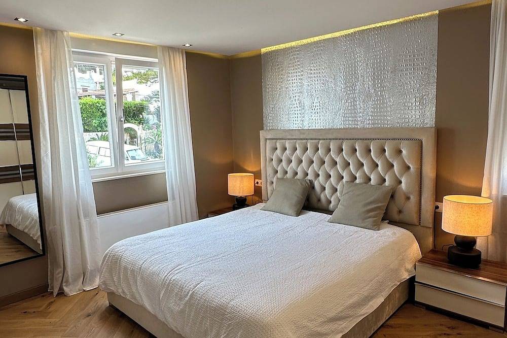 Vacation home with sea view in Siesta, Santa Eulària des Riu