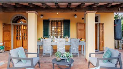 Villa for 6 Guests in Lucca, Lucca Province, Picture 4