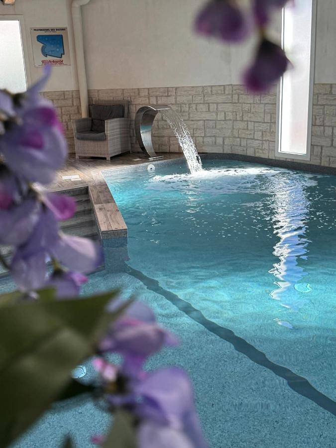 Hôtel pour 2 personnes, avec jacuzzi ainsi que sauna et piscine