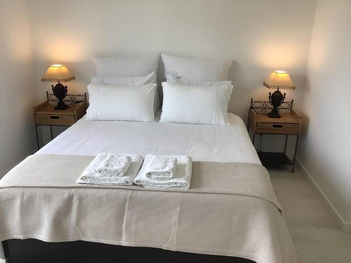 Gîte pour 2 personnes, avec piscine ainsi que terrasse et jardin à Porto Covo - 3