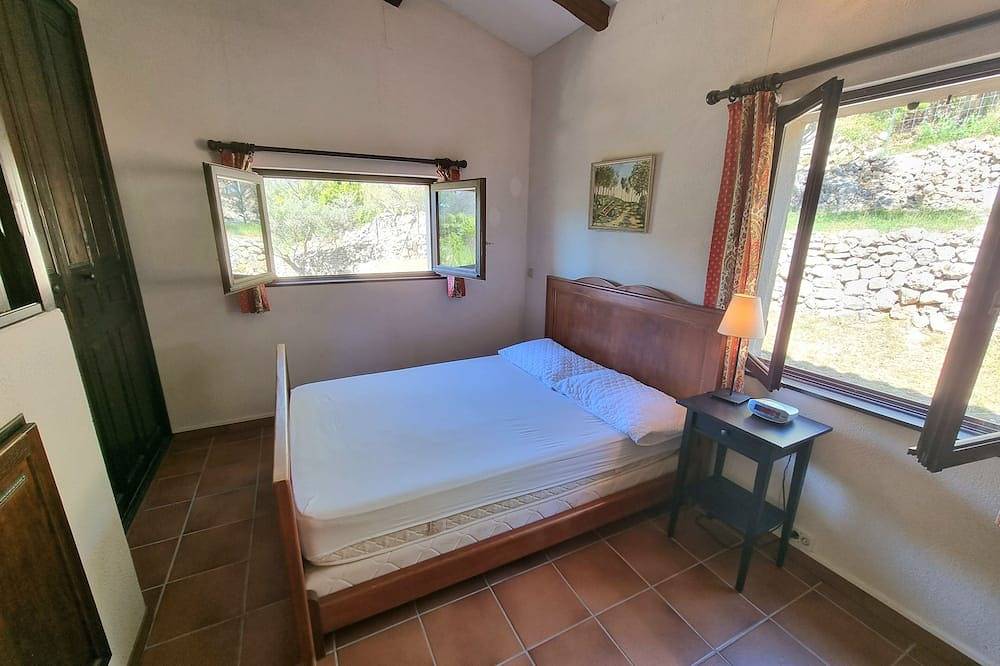 Villa with pool in the heart of olive groves in Pignans, Región Brignoles