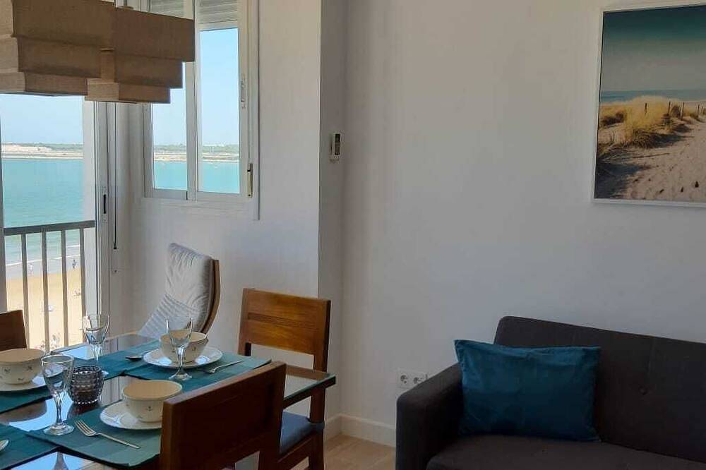 Apartamento entero, Lujoso apartamentos frente al mar, Cádiz. Preciosas vistas a un paso de la playa in Valdelagrana, El Puerto de Santa María