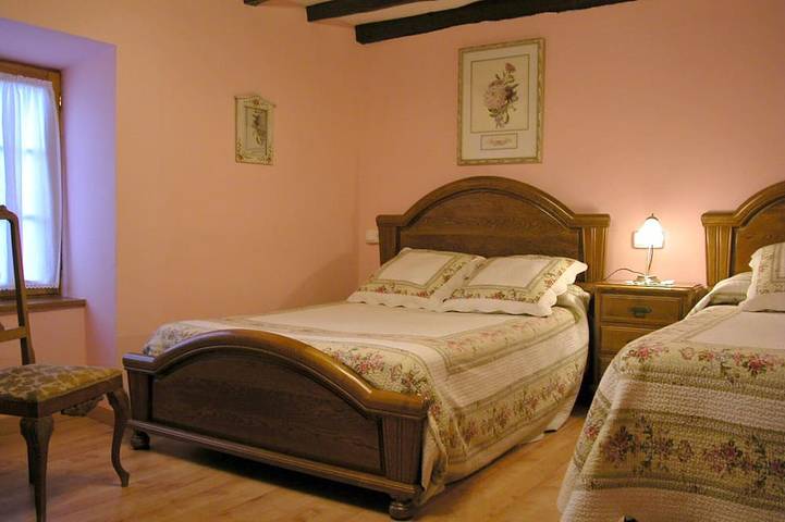 Navarlaz House for 13 people in Valcarlos, Province de Navarra