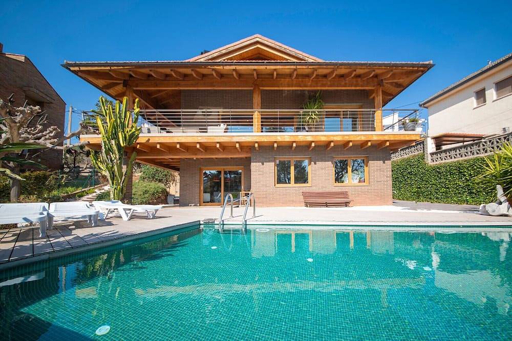 Villa con piscina infinita y vistas, Bcn a 20min in Torrellas de Llobregat, Bajo Llobregat