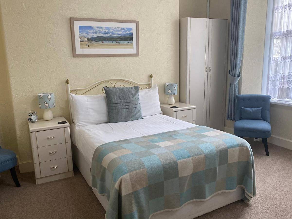 Single Room with Shared Bathroom in Barmouth, Snowdonia