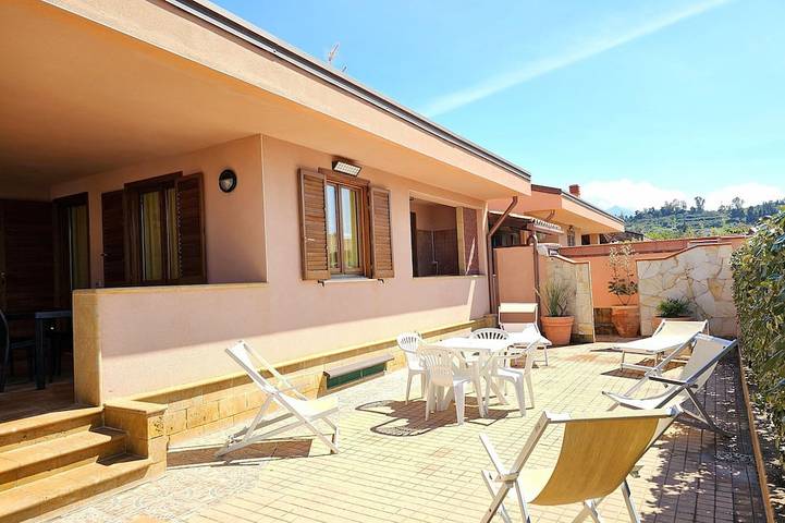 Villa pour 7 personnes, avec balcon ainsi que jacuzzi et jardin, animaux acceptés - 1
