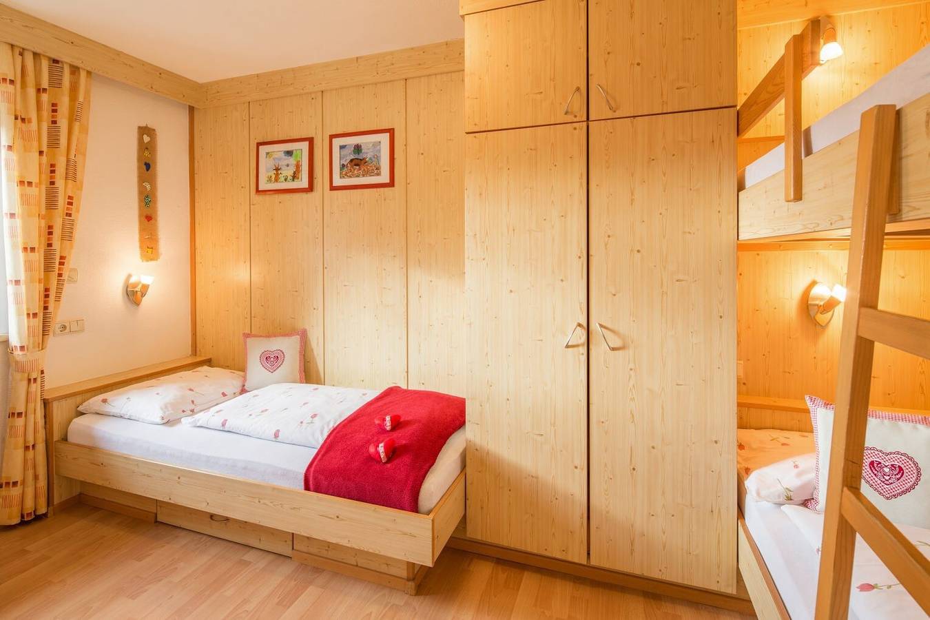 Ganze Wohnung, Ferienwohnung "Voppichlhof Arnika" mit Bergblick, privater Terrasse und Wlan in San Giacomo, Ahrntal