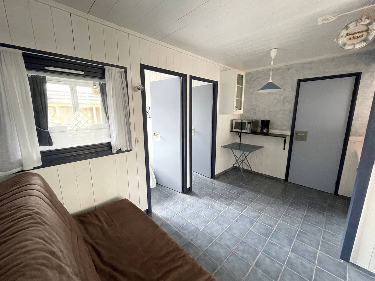 Chalet con vistas al océano, WiFi, cama doble, balcón y barbacoa in Plage des Chalets, Gruissan