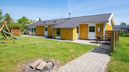 Ferienhaus für 11 Personen, mit Terrasse und Pool in St. Sjørup