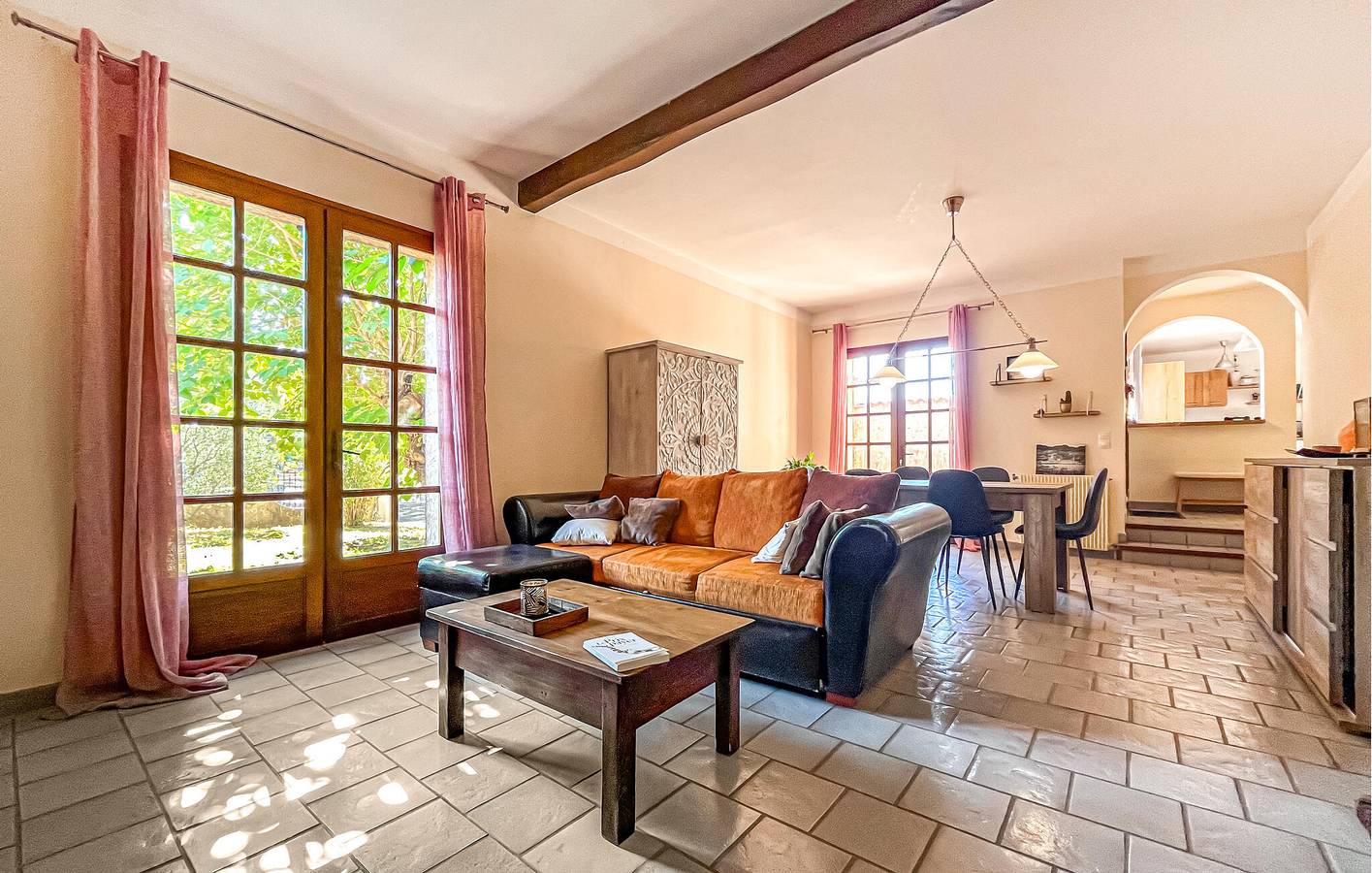Cozy Apartment with WiFi, AC, Parking & More in Saint-Hilaire-de-Brethmas, Alès region