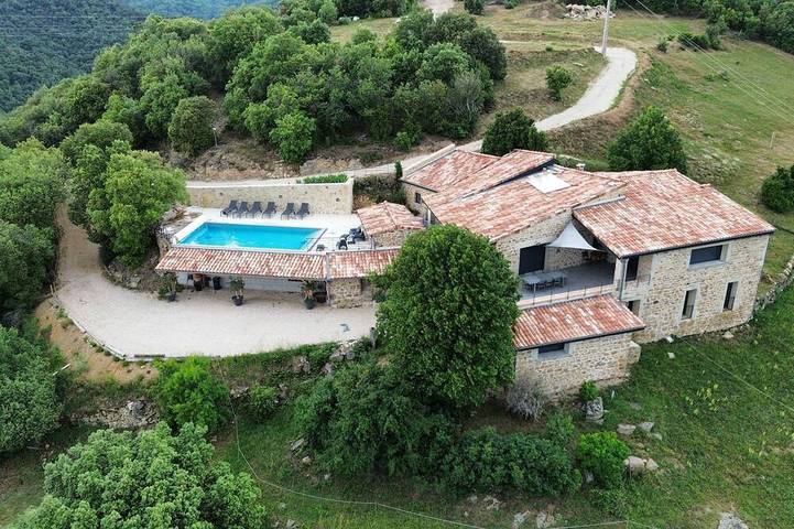 Location de vacances pour 15 personnes, avec Terrasse et Jardin à Toulaud