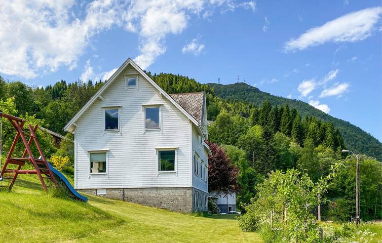 Ferienhaus für 10 Personen mit Terrasse in Volda