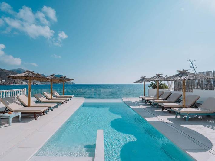 Holiday letting for 2 people, with pool and hot tub as well as terrace in Cabo de Gata