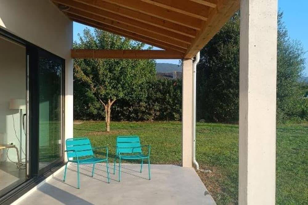 Entire apartment, Barrio del Norte: Two-bedroom apartment in Valdés, Costa Verde (Spain)