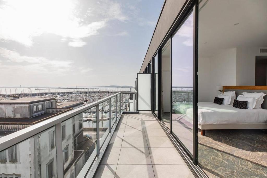 Le Barracuda & Spa, pieds dans l'eau, vue mer, espace bien-être offert in Brest, Région de Brest