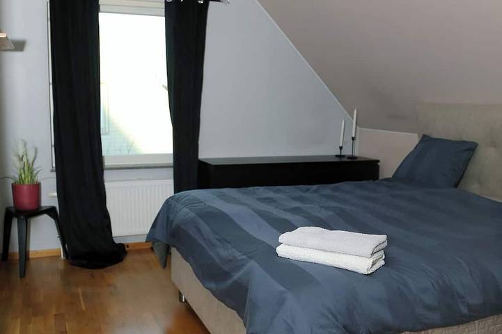 5-Schlafzimmer Haus mit Jacuzzi, kostenlosem Parken und 2 Bädern in Malmö in Malmö, Schwedische Ostsee