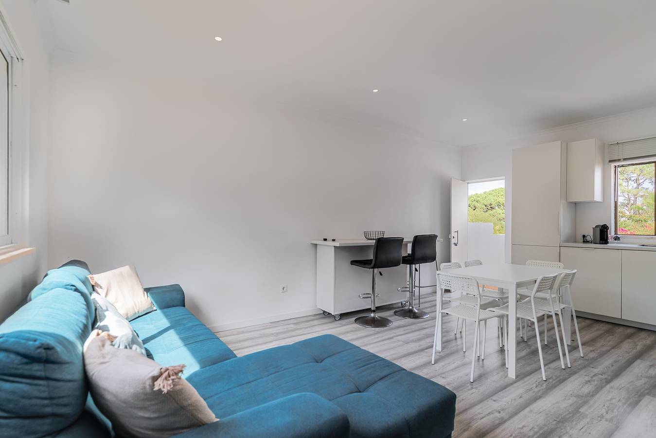 Maison de vacances "Rebelsardine" avec piscine privée et Wi-Fi in Aroeira, Charneca de Caparica e Sobreda