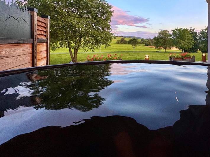 Gîte pour 2 personnes, avec Balcon et Jacuzzi ainsi que Terrasse et Jardin à Lavans-Vuillafans