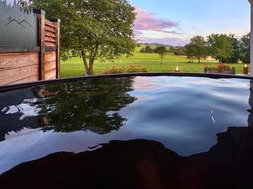 Chalet pour 2 personnes, avec vue et terrasse dans le Doubs