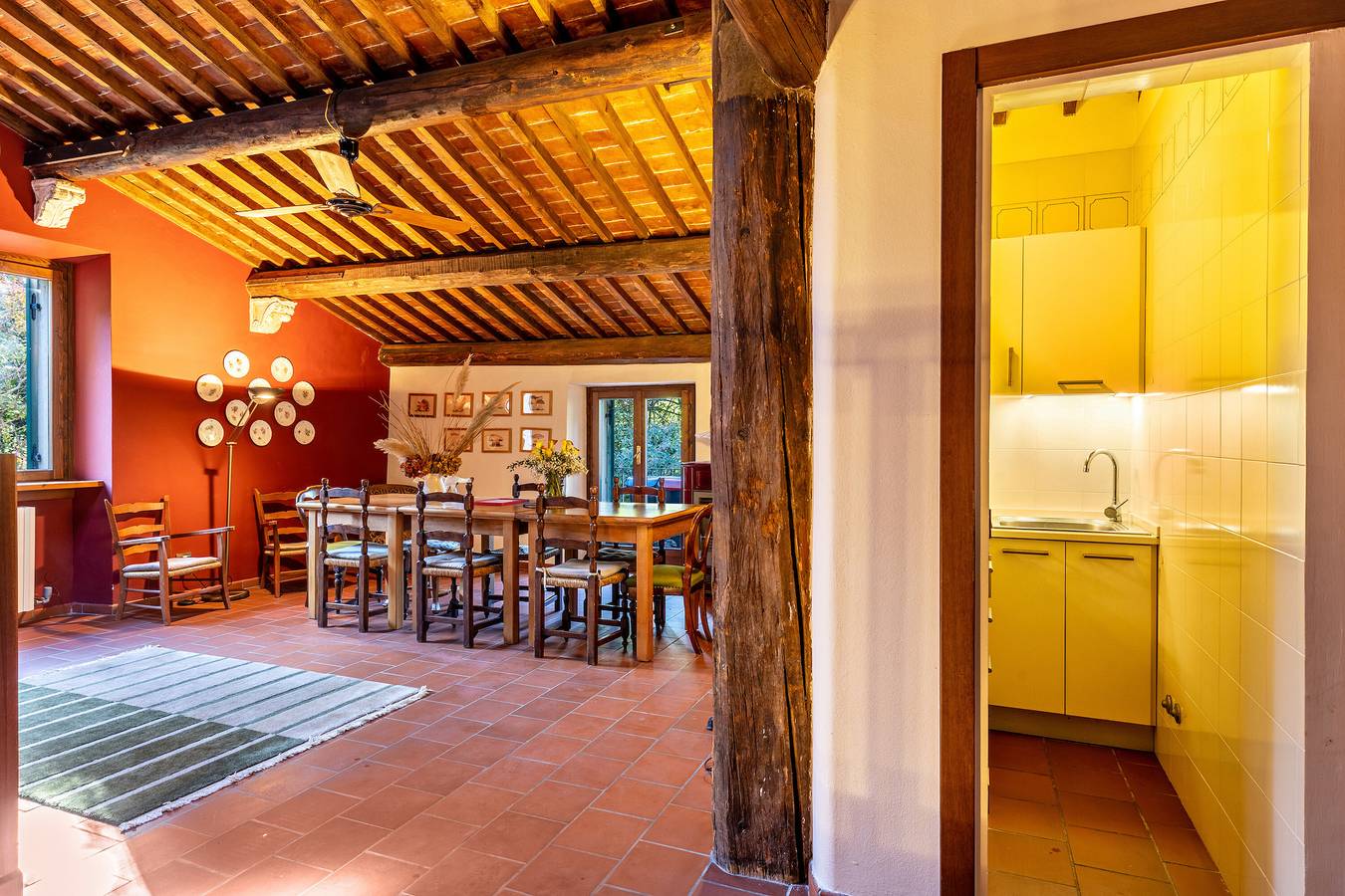 Geheel appartement, Vakantiehuis 'Casa Rossa Vendri' met privé tuin en Wi-Fi in Vendri, Verona