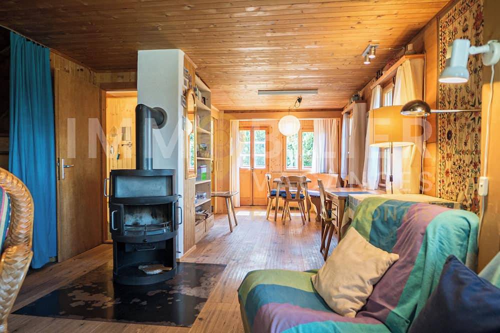 Ce charmant chalet est parfait pour accueillir une famille de 4 personnes. Vous trouverez deux chamb in Chandolin, Anniviers