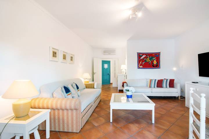 Appartement entier, Appartement 'Prainha Paradise - Algarve' avec piscine partagée, Wi-Fi et climatisation in Praia da Prainha, Alvor