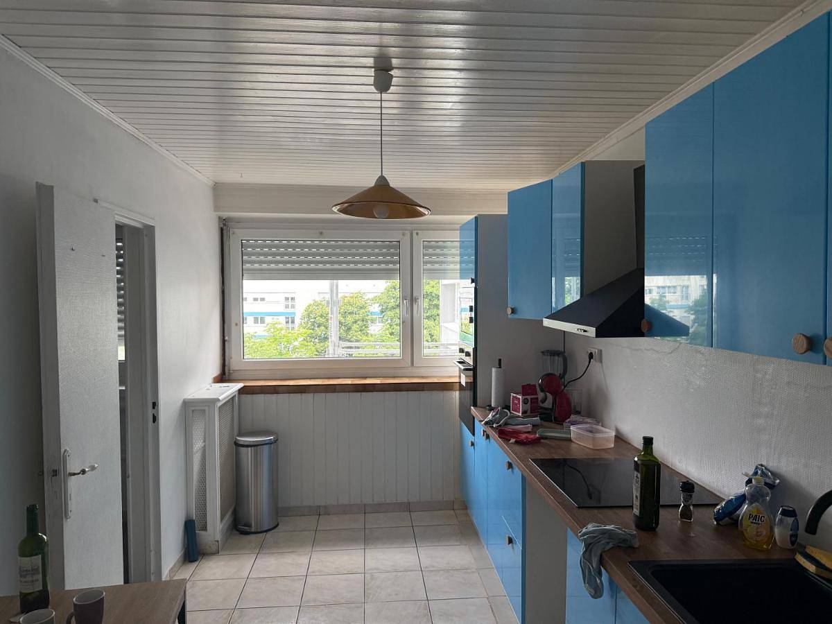 Appartement entier, Four-Bedroom Apartment in Saint-Herblain, Région de Nantes