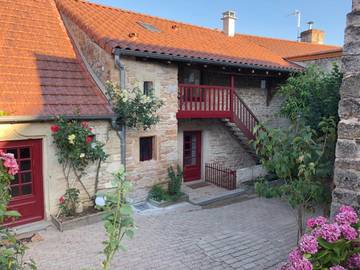 Location de vacances pour 5 personnes, avec jardin, animaux acceptés à Azé (Saône-et-Loir)