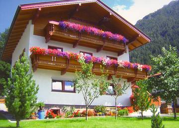 Ferienwohnung für 4 Personen, mit Balkon und Ausblick sowie Pool, kinderfreundlich in Eben am Achensee