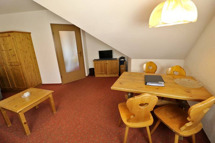 Ganze Ferienwohnung, Apartment 19 - Ferienresidenz Roseneck, mit Schwimmbad in Todtnauberg bei Feldberg in Todtnauberg (Todtnau), Todtnau