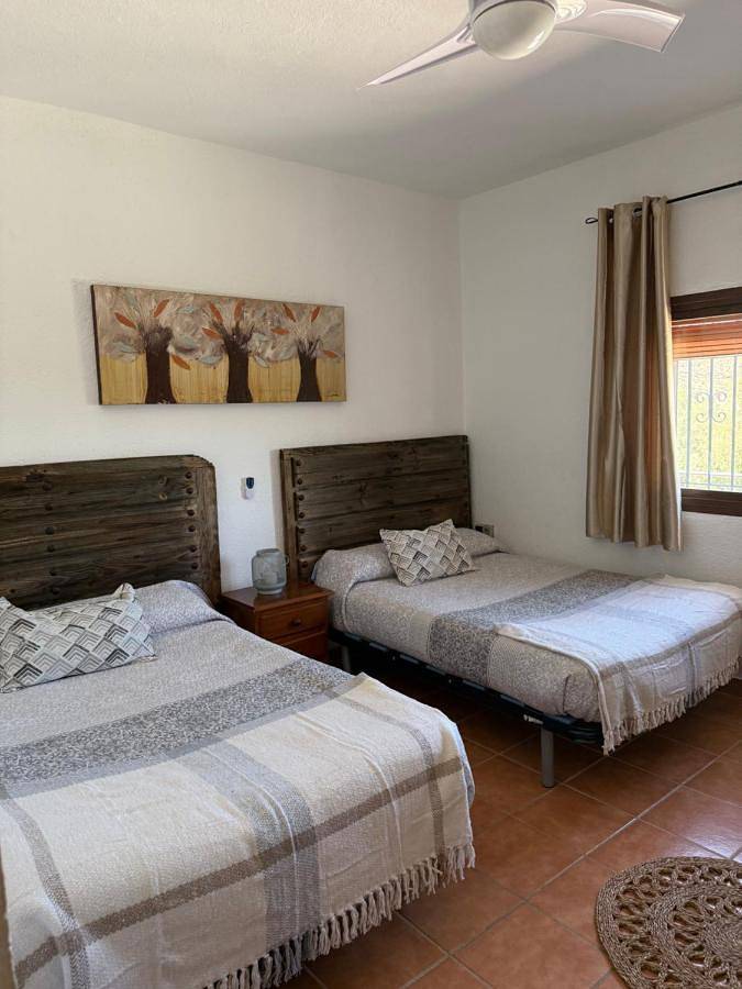 Casa rural para 14 personas, con piscina además de jardín y vistas, Se admiten mascotas en Monachil - 3