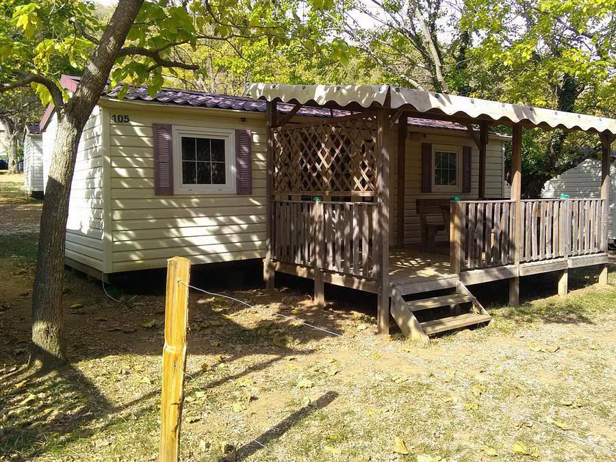 Camping maeva Escapades Coeur d'Ardèche - Mobilheim 8 personen - Mobilheim für 6/8 Personen, 32m² (3 Zimmer). Tv 6/8 Pers. in Saint-Vincent-de-Durfort, Parc naturel régional des Monts d'Ardèche