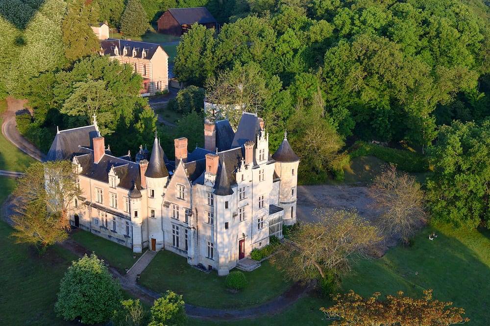Château pour 32 Personnes dans Noyant-de-Touraine, Région de Chinon