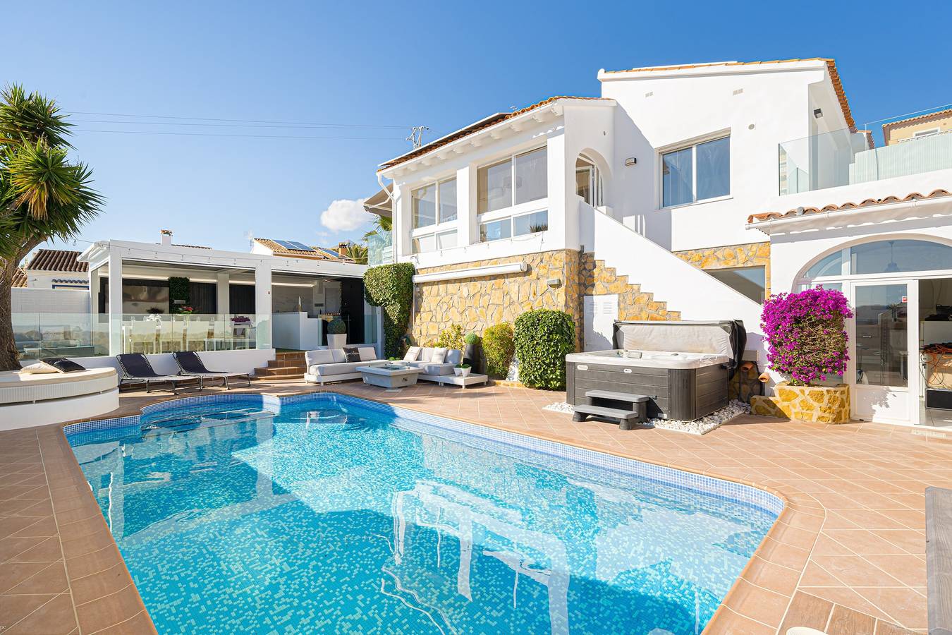 Villa Vega con piscina, jardín y Wi-Fi in El Captivador, Alfàs del Pi