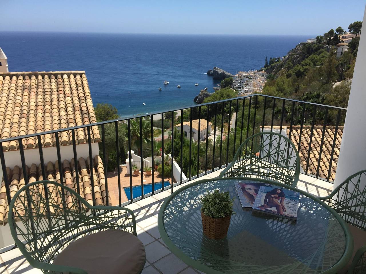 Villa Marina del Este with Sea View, Terrace & Wi-Fi in La Herradura, Almuñecar