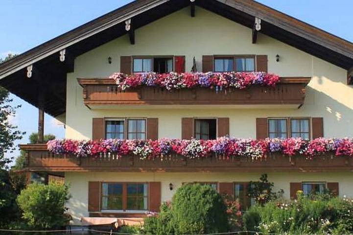 Ganze Wohnung, Ferienwohnung bis 5 Personen mit 2 Schlafzimmern in Riedering, Chiemgauer Alpen