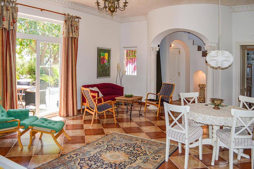Traumhaftes Haus in Algarrobo in Arenas, Cordillera Penibética