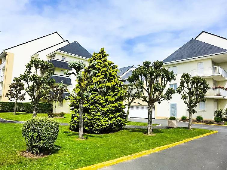 Apartamento entero, Acogedor apartamento de playa con aparcamiento, Wi-Fi y balcón in Cabourg, Región de Caen