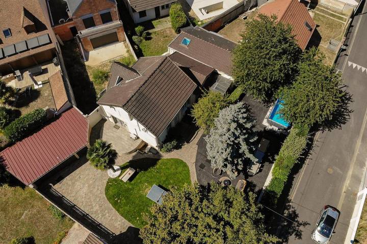 Cottage pour 15 personnes, avec jacuzzi et sauna ainsi que jardin et piscine à Villemoisson-sur-Orge
