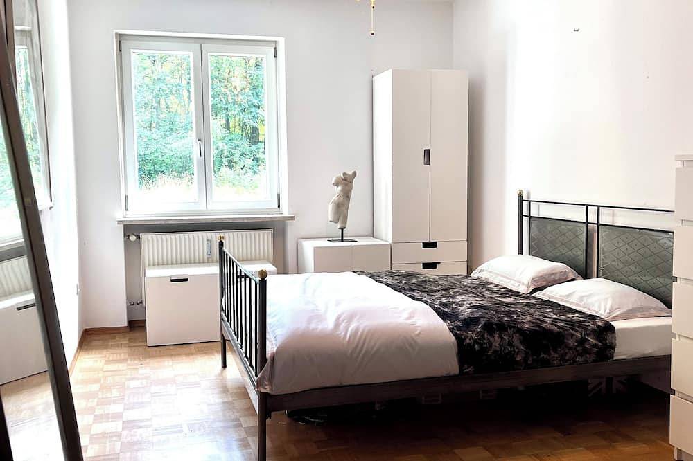 Large dream house in noble suburb of Munich, 15min. City centre, 12min. lake in Munich, Upper Bavaria