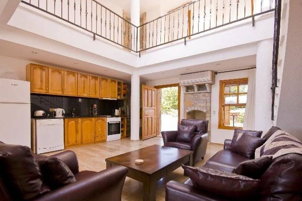 Çeşme'de Lüx Havuzlu Aile Villası ! in Cesme, Türkische Ägäis