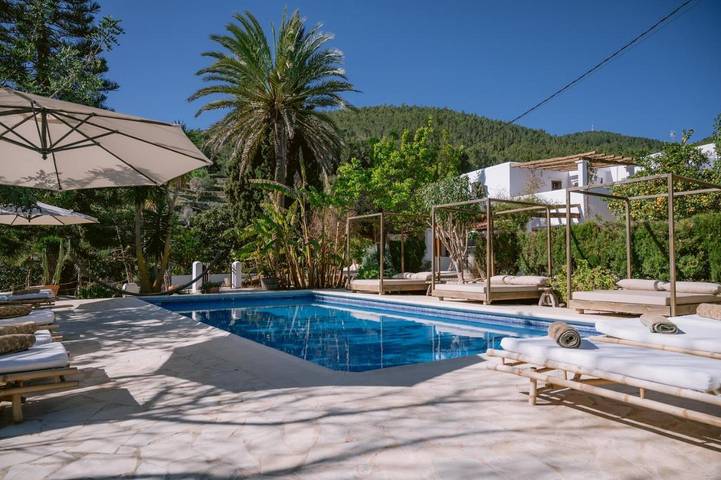 Casa de familia para 2 personas, con piscina además de vistas y jardín en Ibiza