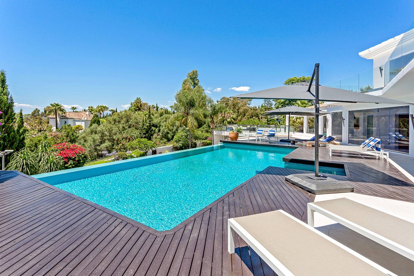 Villa '149' met zeezicht, wifi en airconditioning in Hacienda Las Chapas, Marbella