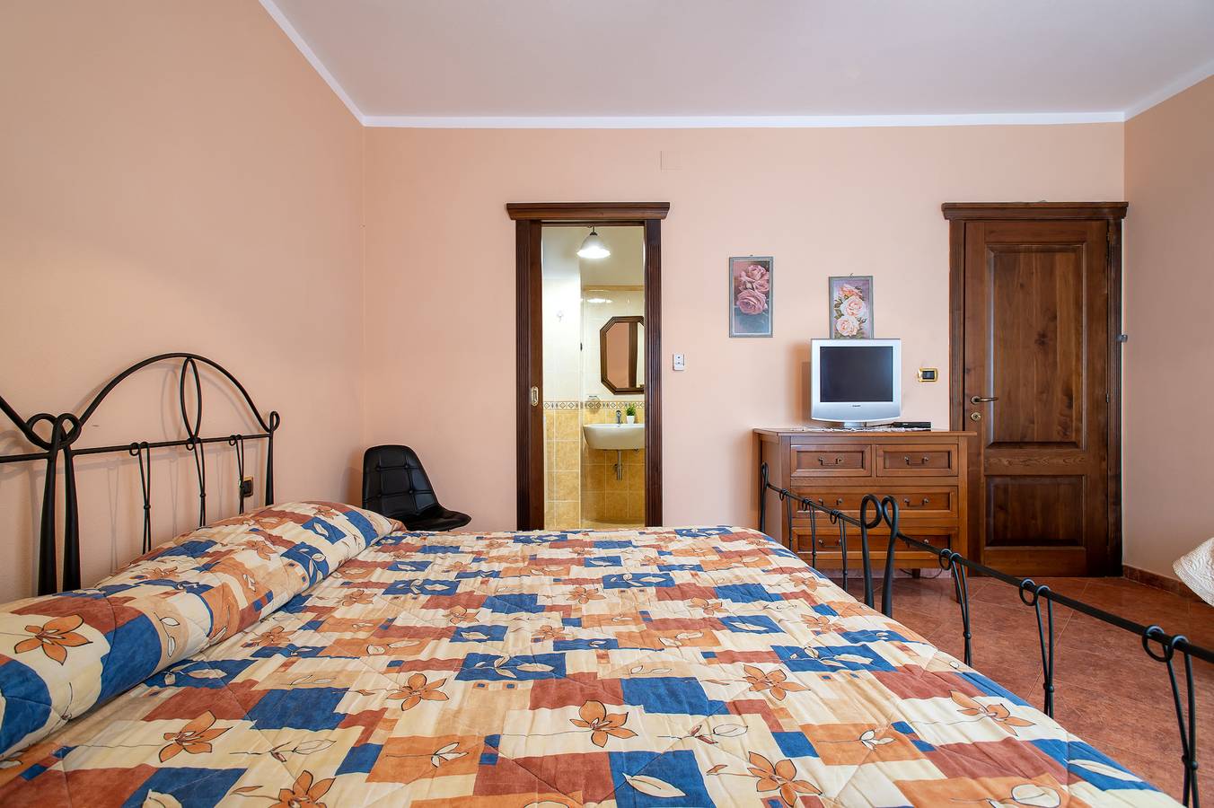 Chambre d'hôtes 'Tripla' avec vue sur la montagne, jardin privé et climatisation in Giave, Province de Sassari