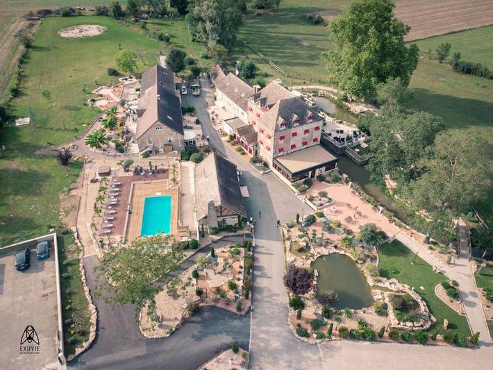 Hôtel pour 4 personnes, avec Jacuzzi et Terrasse ainsi que Jardin et Piscine à Saint-Gervais-en-Vallière