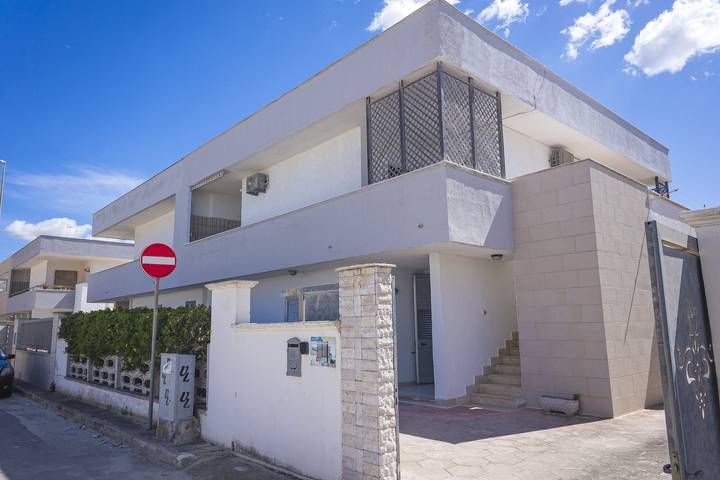 Location de vacances pour 8 personnes, avec vue sur l’océan et balcon, animaux acceptés à Torre Lapillo - 3